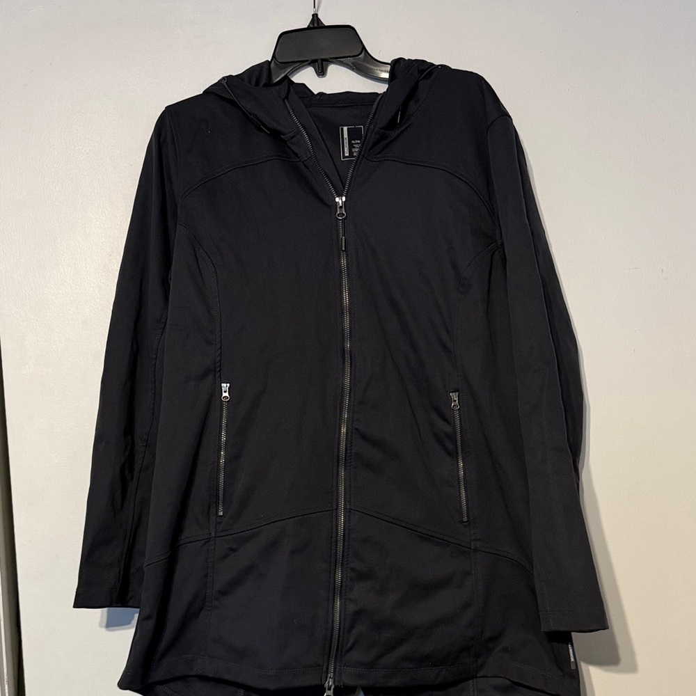 Mondetta Women’s Navy Blue Jacket